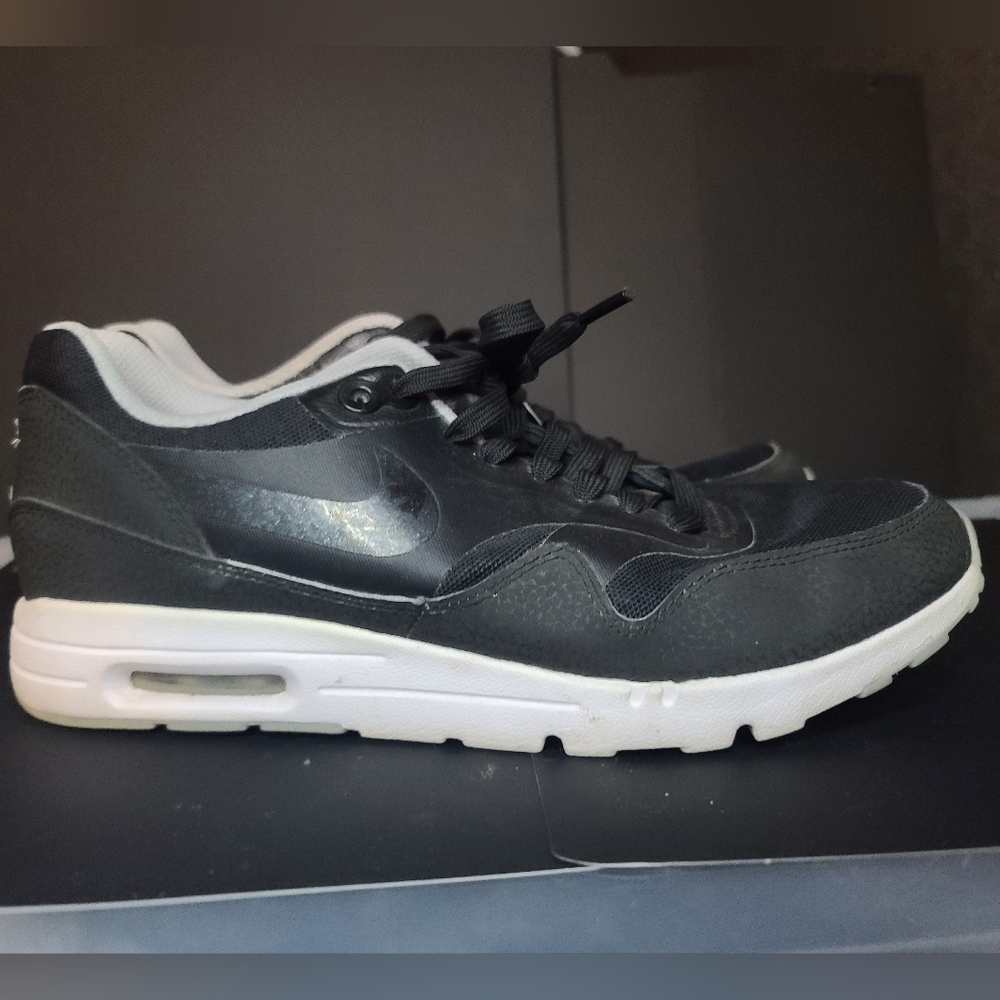 Nike Women's Air Max 1 Ultra Essentials